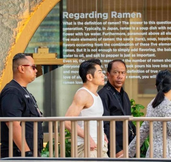 网上配资门户网 61岁郭富城肌肉照刷屏！网友：这状态打脸多少同龄大叔？